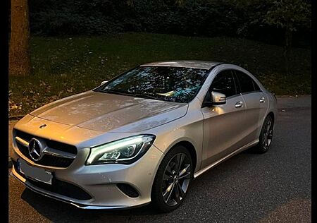 Mercedes-Benz CLA 200 -