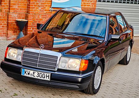 Mercedes-Benz 300 E von 1991 Oldtimer Traumzustand! Automatik