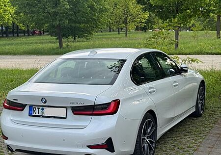 BMW 320d xDrive Aut. Business* Schiebedach*Cam*Navi*