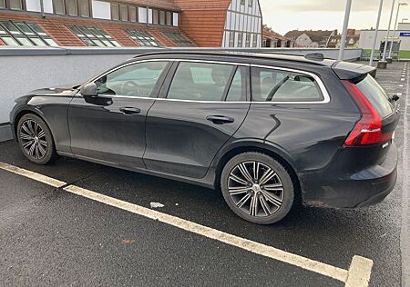 Volvo V60 B3 DCT Core 8-fach bereift