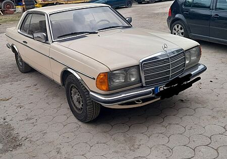 Mercedes-Benz 230 W123 Coupe