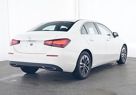 Mercedes-Benz A 180 Limousine Fahrassistenz 360° Standheizung