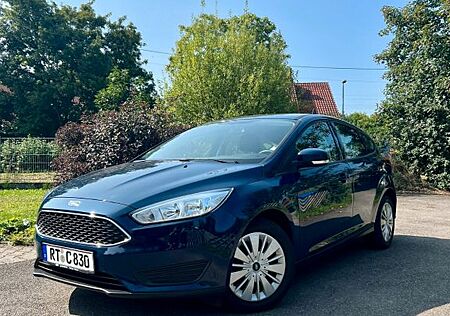 Ford Focus 1,6 *wenig km/Klima/8Kompletträder*