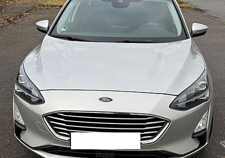 Ford Focus 1,0 EcoBoost 92kW Cool & Connect Turni...