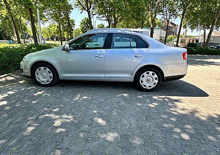 VW Jetta Volkswagen 2.0 (150PS)Benzin, 1. Hand, 98.000 km,