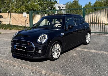 Mini Cooper SD 4Türer Pano HarmanK HeadUp Keyless