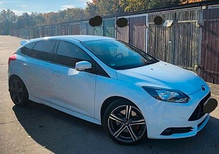 Ford Focus 2,0 EcoBoost ST Leder-Sport-Paket ST