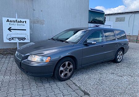 Volvo V70 Kombi 2.4 TÜV 02/2027 Leder Tempomat AHK