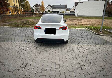 Tesla Model Y Hinterradantrieb -