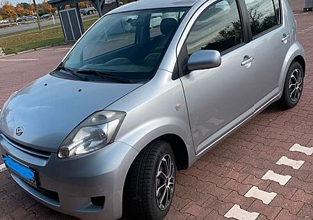 Daihatsu Sirion 1.0 -