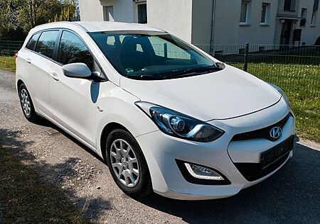 Hyundai i30 CW 1.4 CRDi AT MOTOR BEI ERST 88TKM