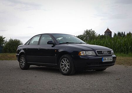 Audi A4 2.6 -