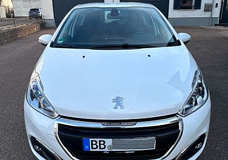 Peugeot 208 PureTech 82 Kundendienst+Zahnriemen neu!