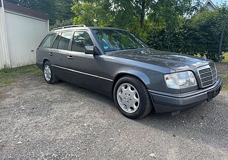 Mercedes-Benz E 320 T MEGA Ausstattung und Zustand