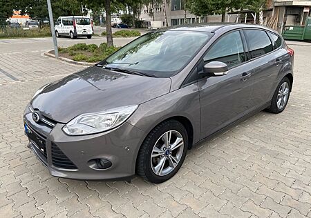 Ford Focus 1,0 EcoBoost 74kW - mit PDC & Sitzheitz.