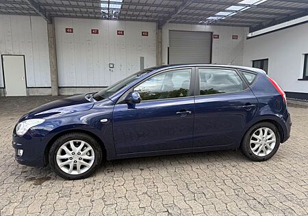 Hyundai i30 Premium 2.0 KLIMA/PDC/LEDER