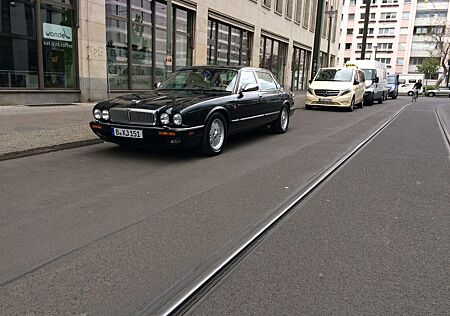 Jaguar Daimler 12 Zylinder * LWB * kein Reparaturstau