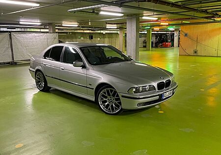 BMW 520i A -