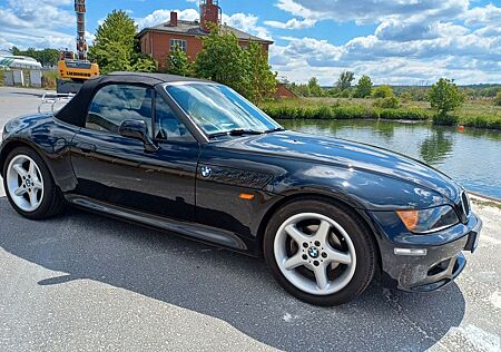 BMW Z3 Roadster 2.8 schwarzmetallic breites Heck