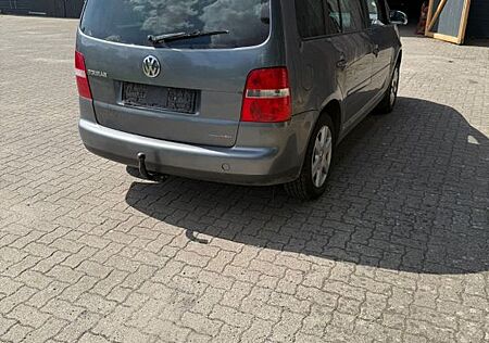 VW Touran Volkswagen 1.6 FSI Highline Highline