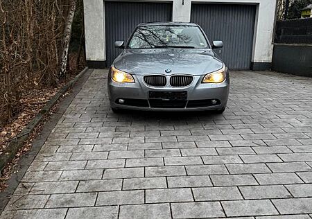 BMW 523i -