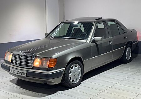 Mercedes-Benz 220 E Automatik Schiebedach