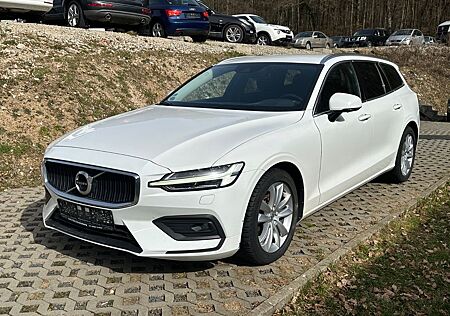 Volvo V60 Kombi Momentum "sehr gepflegt"