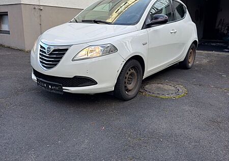 Lancia Ypsilon 1.2 S by MomoDesign Start&Stopp S by...