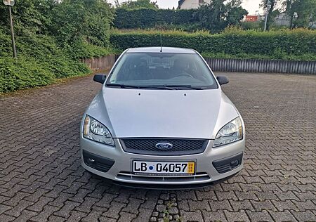 Ford Focus 1.6 Trend TÜV 06/27 Kupplung/Bremsen Neu