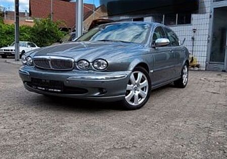 Jaguar X-Type 3 Liter V6 4x4 SovereignTopgfl. w.1Hand