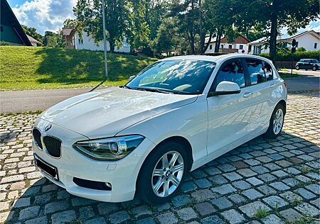 BMW 114i - Xenon-Licht / Schiebedach / Sitzheizung