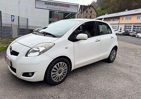 Toyota Yaris Life 1.33 L Klimaautomatik