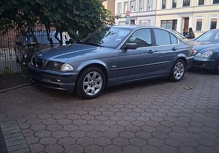 BMW 320i - E46, 2.3l, BJ. 2001