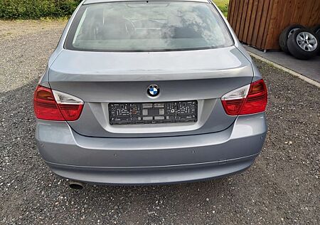 BMW 320i -