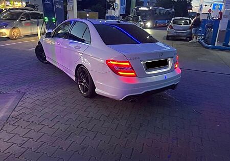 Mercedes-Benz C 300 4MATIC AVANTGARDE AMG Paket