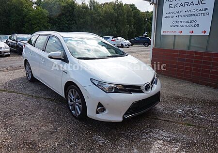 Toyota Auris Touring Sports Hybrid Life+