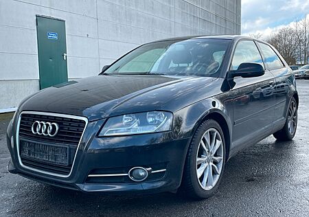 Audi A3 1.6 TDI Ambition *NAVI*SHZ
