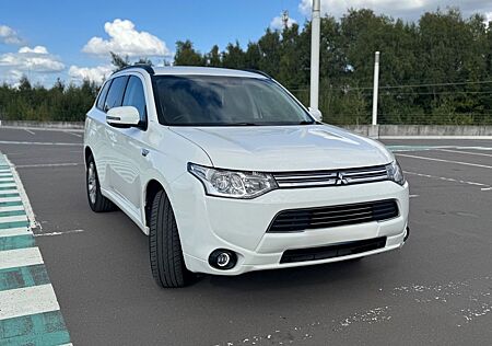 Mitsubishi Outlander PHEV GX3h 2015
