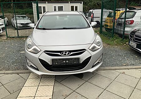 Hyundai i40 cw 1.7 CRDi Schaltgetriebe Navi Kamera hinte