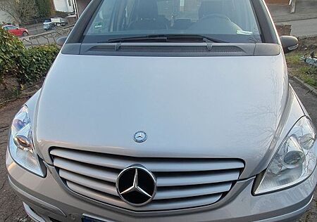 Mercedes-Benz B 200 -