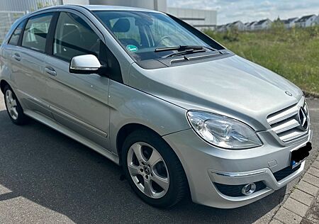 Mercedes-Benz B 180 B-KLasse 180 Silber in TOP-Zustand