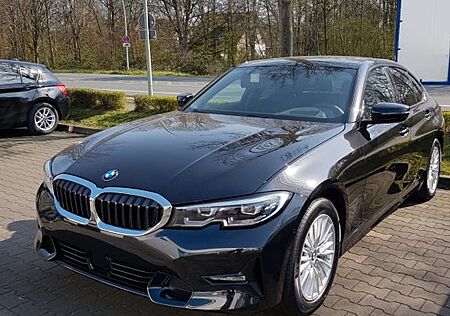 BMW 320i Sport Line Automatik Sport Line