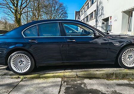 BMW 750i A - PDC, GD, Softcl. el.HK, Leder, Navi etc