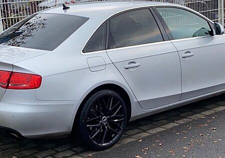 Audi A4 3.2 FSI Quattro/V6/4x19 Zoll/TÜV bis 07.2027