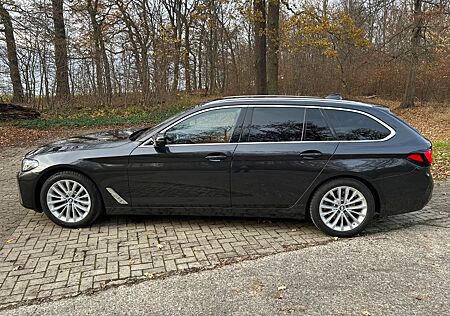 BMW 530i Touring - Luxury Line Laser Pano Standh HuD