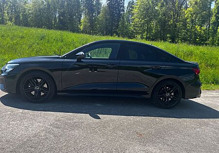 Audi S3 TFSI S tronic quattro -