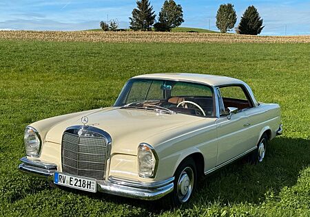 Mercedes-Benz 250 SE Coupe W111