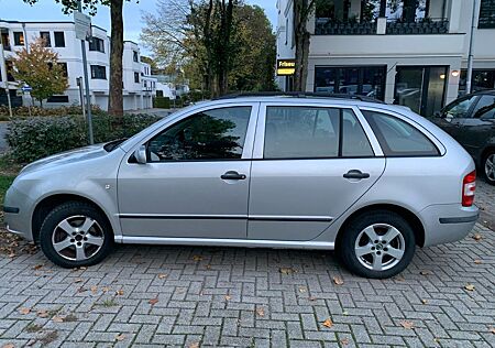 Skoda Fabia Combi 1.4 16V 55 kW, AHK, 2 Jahre TÜV