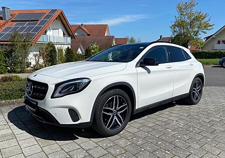 Mercedes-Benz GLA 200 Urban | Panorama | AHK | Garagenwagen