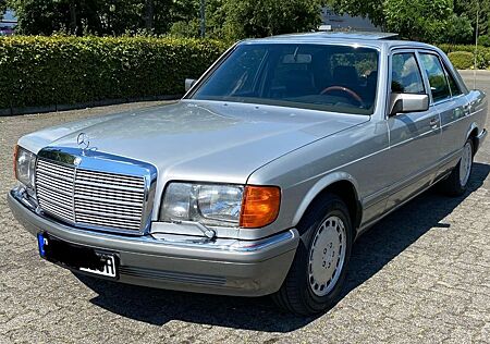 Mercedes-Benz S 300 - W126
